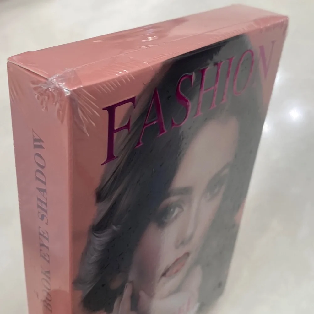 Belzgmee Fashion Eye & Face Pallet - Eyeshadow,‎ Highlight, Blusher & Gloss, NIB